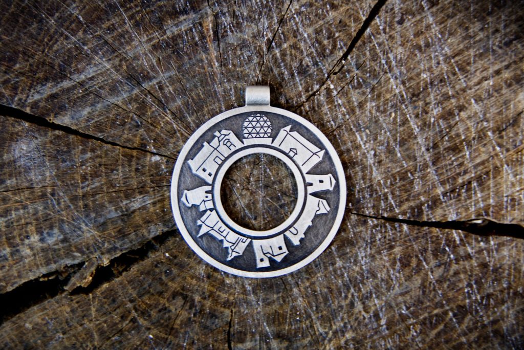 Silberring mit architektonischem Design